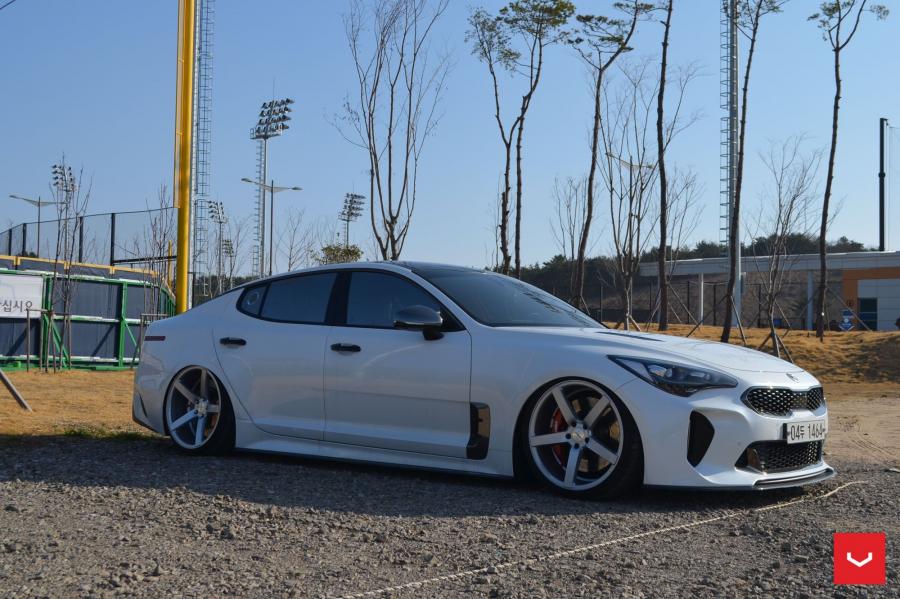  Kia Stinger GT on Vossen Wheels (CV3R) (CK) 2018 года  (фото 4 из 5)